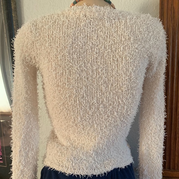 🐚BCB Generation shaggy women’s white short V neck sweater - Picture 2 of 4